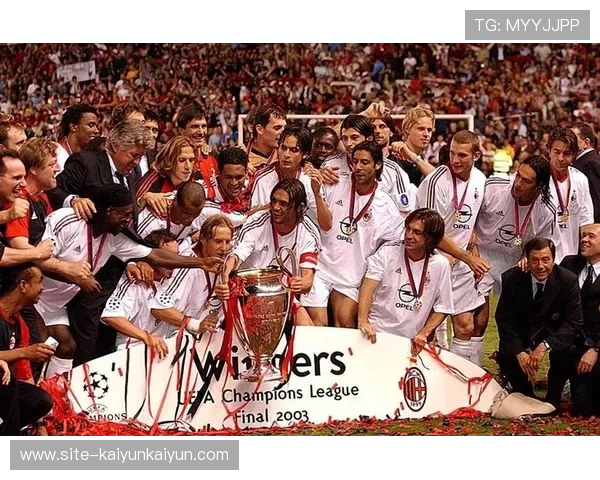 欧冠奖杯巡展至基辅，乌克兰小球员：梦想触摸大耳朵杯