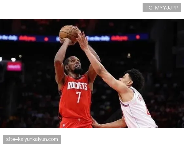 太阳对阵快船，杜兰特与伦纳德在低位多次形成“点对点”压迫，迫使对手出界